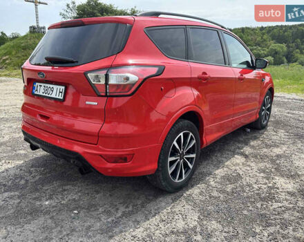 Красный Форд Куга, объемом двигателя 1.5 л и пробегом 95 тыс. км за 14300 $, фото 2 на Automoto.ua
