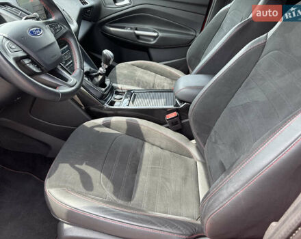 Красный Форд Куга, объемом двигателя 1.5 л и пробегом 95 тыс. км за 14300 $, фото 5 на Automoto.ua