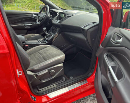 Красный Форд Куга, объемом двигателя 1.5 л и пробегом 95 тыс. км за 14300 $, фото 8 на Automoto.ua
