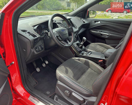 Красный Форд Куга, объемом двигателя 1.5 л и пробегом 95 тыс. км за 14300 $, фото 4 на Automoto.ua