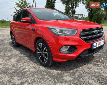 Красный Форд Куга, объемом двигателя 1.5 л и пробегом 95 тыс. км за 14300 $, фото 1 на Automoto.ua