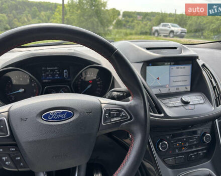 Красный Форд Куга, объемом двигателя 1.5 л и пробегом 95 тыс. км за 14300 $, фото 6 на Automoto.ua