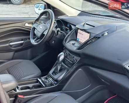 Червоний Форд Куга, об'ємом двигуна 2 л та пробігом 115 тис. км за 18990 $, фото 31 на Automoto.ua