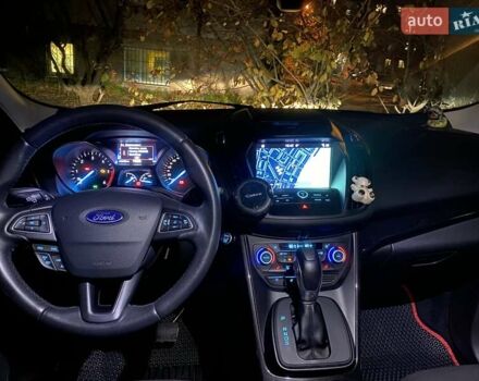Красный Форд Куга, объемом двигателя 2 л и пробегом 115 тыс. км за 18500 $, фото 15 на Automoto.ua