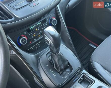 Червоний Форд Куга, об'ємом двигуна 2 л та пробігом 115 тис. км за 18990 $, фото 29 на Automoto.ua