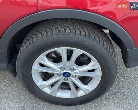 Червоний Форд Куга, об'ємом двигуна 2 л та пробігом 115 тис. км за 18990 $, фото 15 на Automoto.ua
