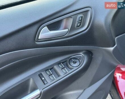 Червоний Форд Куга, об'ємом двигуна 2 л та пробігом 115 тис. км за 18990 $, фото 20 на Automoto.ua