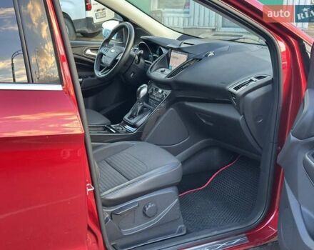 Червоний Форд Куга, об'ємом двигуна 2 л та пробігом 115 тис. км за 18990 $, фото 30 на Automoto.ua