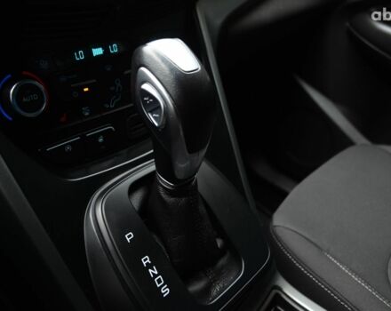 Красный Форд Куга, объемом двигателя 0 л и пробегом 137 тыс. км за 16000 $, фото 13 на Automoto.ua