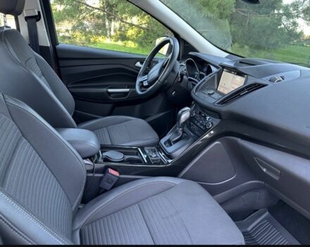 Красный Форд Куга, объемом двигателя 1.5 л и пробегом 74 тыс. км за 19000 $, фото 6 на Automoto.ua