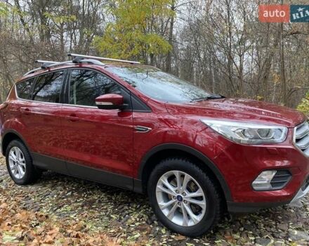 Красный Форд Куга, объемом двигателя 2 л и пробегом 115 тыс. км за 18500 $, фото 1 на Automoto.ua