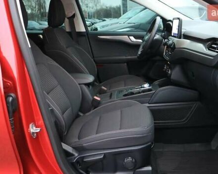 Красный Форд Куга, объемом двигателя 1.5 л и пробегом 48 тыс. км за 21190 $, фото 5 на Automoto.ua