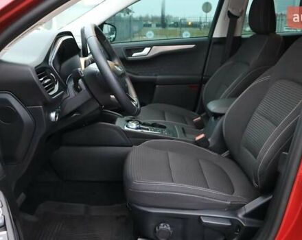 Красный Форд Куга, объемом двигателя 1.5 л и пробегом 48 тыс. км за 21190 $, фото 12 на Automoto.ua