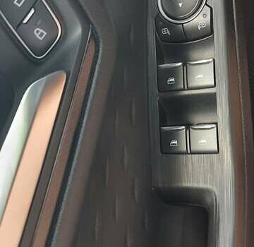 Червоний Форд Куга, об'ємом двигуна 2 л та пробігом 48 тис. км за 29555 $, фото 17 на Automoto.ua