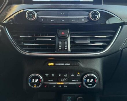 Красный Форд Куга, объемом двигателя 2.49 л и пробегом 137 тыс. км за 26200 $, фото 13 на Automoto.ua