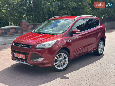 Форд Куга 2015 в Ровно на Automoto.ua Красный Форд Куга, объемом двигателя 2 л и пробегом 218 тыс. км за 15400 $, фото 1 на Automoto.ua