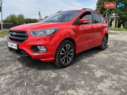 Форд Куга 2018 в Ивано-Франковске на Automoto.ua Красный Форд Куга, объемом двигателя 1.5 л и пробегом 94 тыс. км за 14300 $, фото 1 на Automoto.ua
