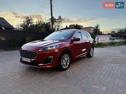 Форд Куга 2020 в Ромнах на Automoto.ua Красный Форд Куга, объемом двигателя 2.49 л и пробегом 135 тыс. км за 28900 $, фото 1 на Automoto.ua