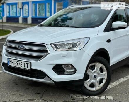 Форд Куга, объемом двигателя 1.5 л и пробегом 14 тыс. км за 22100 $, фото 1 на Automoto.ua