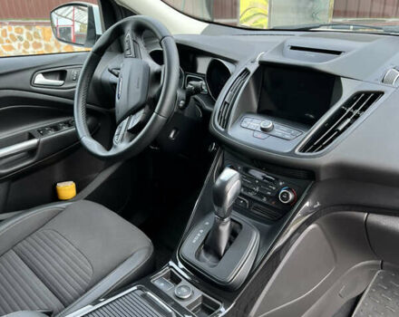 Форд Куга, объемом двигателя 1.5 л и пробегом 20 тыс. км за 22000 $, фото 17 на Automoto.ua