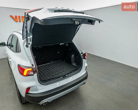 Форд Куга, объемом двигателя 1.5 л и пробегом 138 тыс. км за 20597 $, фото 6 на Automoto.ua