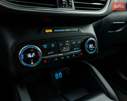 Форд Куга, объемом двигателя 1.5 л и пробегом 138 тыс. км за 20597 $, фото 17 на Automoto.ua