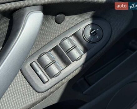 Серый Форд Куга, объемом двигателя 2.52 л и пробегом 115 тыс. км за 9900 $, фото 28 на Automoto.ua