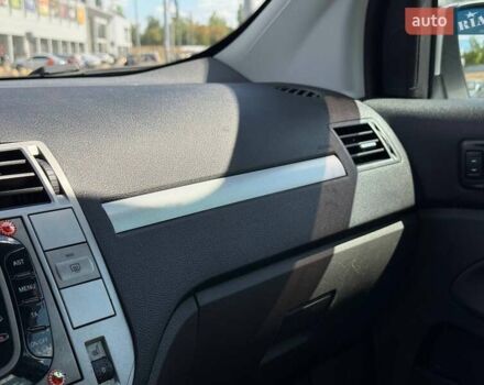 Серый Форд Куга, объемом двигателя 2.52 л и пробегом 115 тыс. км за 9900 $, фото 43 на Automoto.ua