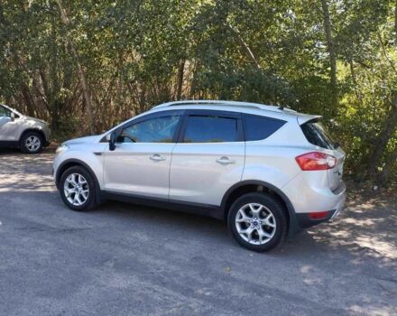 Серый Форд Куга, объемом двигателя 2 л и пробегом 195 тыс. км за 10800 $, фото 4 на Automoto.ua