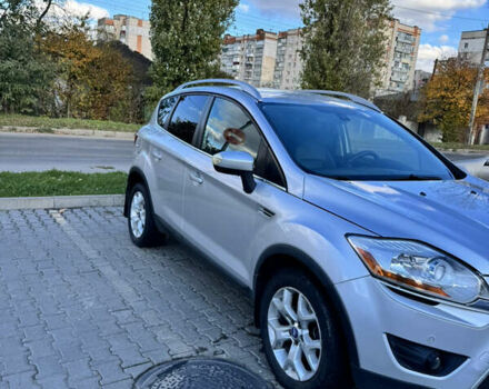 Серый Форд Куга, объемом двигателя 2 л и пробегом 198 тыс. км за 9500 $, фото 1 на Automoto.ua