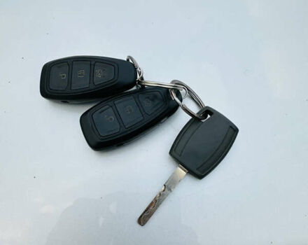 Серый Форд Куга, объемом двигателя 2 л и пробегом 209 тыс. км за 10700 $, фото 19 на Automoto.ua