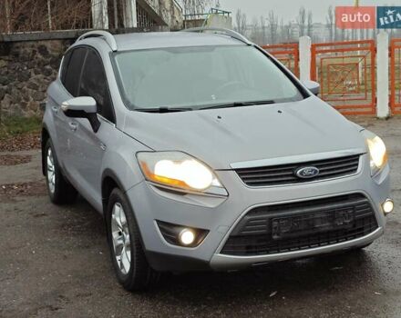 Серый Форд Куга, объемом двигателя 2 л и пробегом 183 тыс. км за 9500 $, фото 1 на Automoto.ua