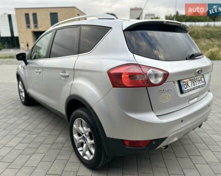 Серый Форд Куга, объемом двигателя 2 л и пробегом 209 тыс. км за 10700 $, фото 4 на Automoto.ua