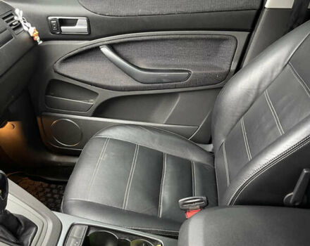 Серый Форд Куга, объемом двигателя 2 л и пробегом 184 тыс. км за 9500 $, фото 4 на Automoto.ua