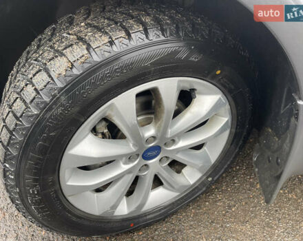 Серый Форд Куга, объемом двигателя 2 л и пробегом 184 тыс. км за 9500 $, фото 2 на Automoto.ua