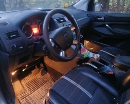 Сірий Форд Куга, об'ємом двигуна 2 л та пробігом 300 тис. км за 3300 $, фото 1 на Automoto.ua