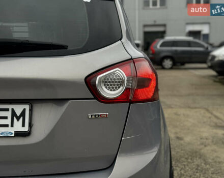 Серый Форд Куга, объемом двигателя 2 л и пробегом 182 тыс. км за 9250 $, фото 9 на Automoto.ua