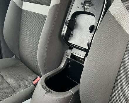 Сірий Форд Куга, об'ємом двигуна 2 л та пробігом 187 тис. км за 11000 $, фото 24 на Automoto.ua