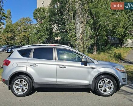 Серый Форд Куга, объемом двигателя 2 л и пробегом 209 тыс. км за 11100 $, фото 3 на Automoto.ua