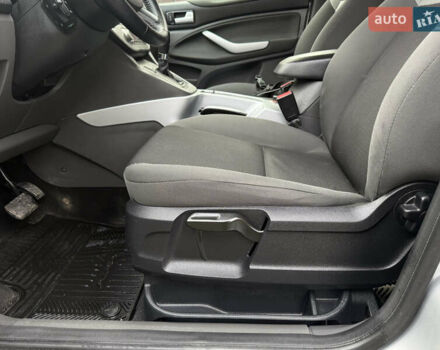 Серый Форд Куга, объемом двигателя 2 л и пробегом 184 тыс. км за 9500 $, фото 13 на Automoto.ua