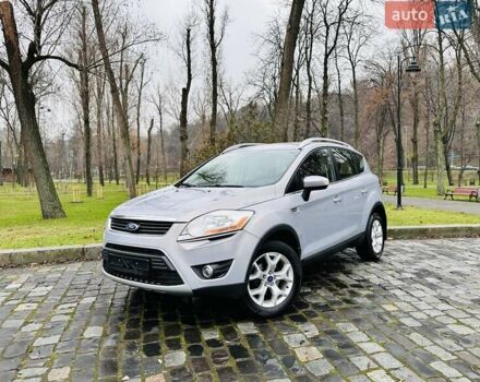 Серый Форд Куга, объемом двигателя 2 л и пробегом 235 тыс. км за 12700 $, фото 1 на Automoto.ua