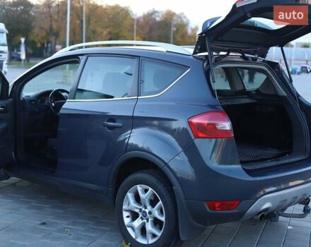 Серый Форд Куга, объемом двигателя 2 л и пробегом 204 тыс. км за 11200 $, фото 2 на Automoto.ua