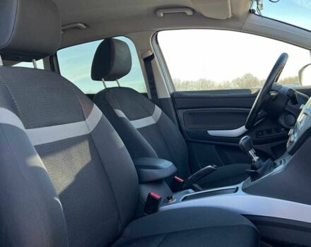 Серый Форд Куга, объемом двигателя 2 л и пробегом 100 тыс. км за 12650 $, фото 14 на Automoto.ua