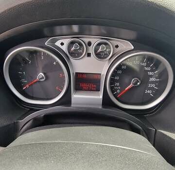 Форд Куга 2012 в Николаеве на Automoto.ua Серый Форд Куга, объемом двигателя 2 л и пробегом 167 тыс. км за 11500 $, фото 11 на Automoto.ua