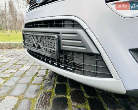 Серый Форд Куга, объемом двигателя 2 л и пробегом 235 тыс. км за 12700 $, фото 4 на Automoto.ua