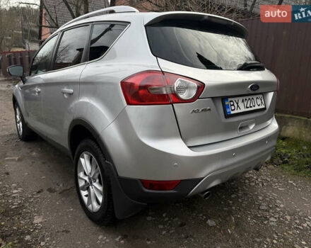 Серый Форд Куга, объемом двигателя 2 л и пробегом 184 тыс. км за 9500 $, фото 3 на Automoto.ua