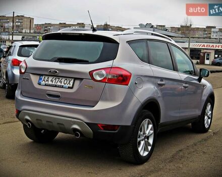 Сірий Форд Куга, об'ємом двигуна 2 л та пробігом 218 тис. км за 9600 $, фото 2 на Automoto.ua