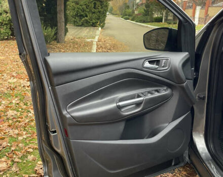 Серый Форд Куга, объемом двигателя 2 л и пробегом 209 тыс. км за 11700 $, фото 7 на Automoto.ua