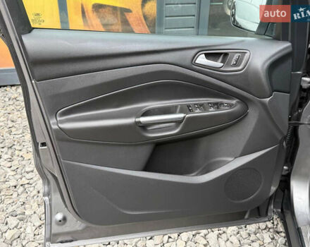 Сірий Форд Куга, об'ємом двигуна 2 л та пробігом 176 тис. км за 14500 $, фото 49 на Automoto.ua