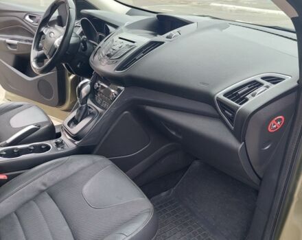 Серый Форд Куга, объемом двигателя 1.6 л и пробегом 176 тыс. км за 10500 $, фото 4 на Automoto.ua